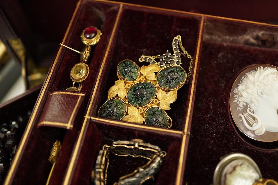 A jewellery case and a collection of jewellery, comprising: an amethyst and peridot pendant in 9ct gold, length 3.8cm, British hallmarks, gross weight approximately 7 grams; a garnet cluster ring in 9ct gold, British hal